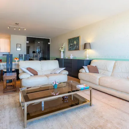 Astoria Palace 0101 - 2 Bedrooms 5p - Centrally Located On The Promenade Sea View * De Panne