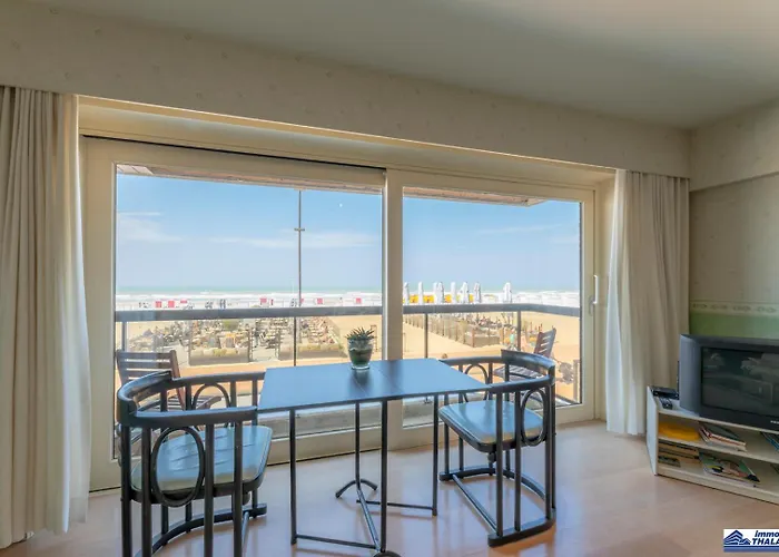 Appartement Astoria Palace 0101 - 2 Bedrooms 5p - Centrally Located On The Promenade Sea View De Panne