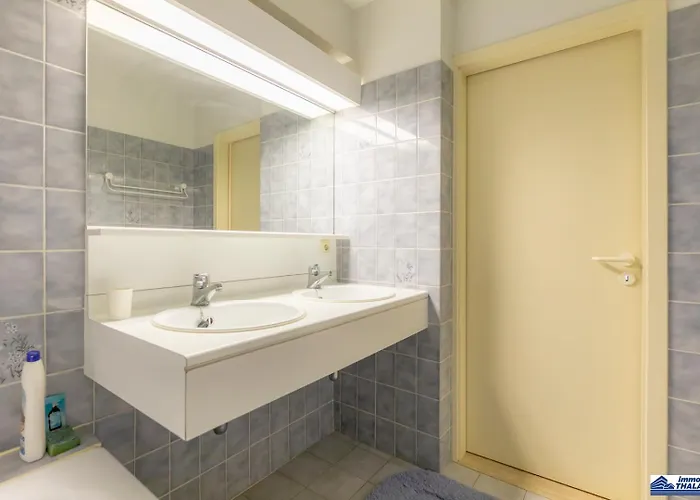 Astoria Palace 0101 - 2 Bedrooms 5p - Centrally Located On The Promenade Sea View * De Panne