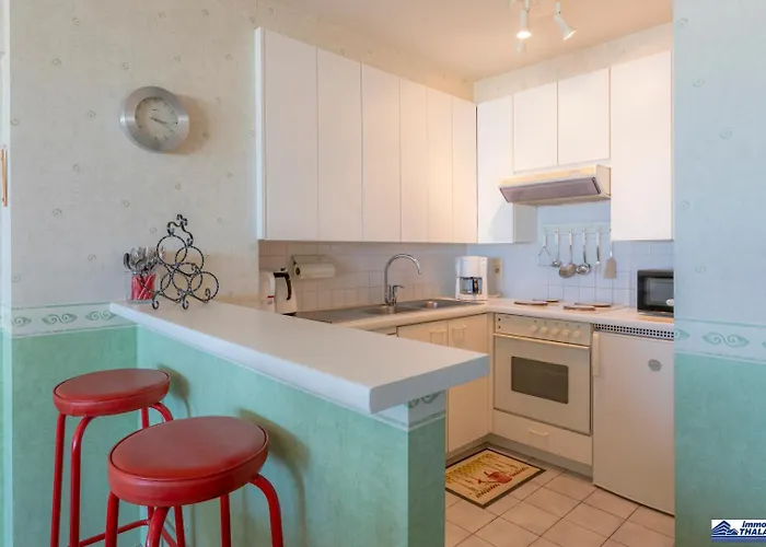 Astoria Palace 0101 - 2 Bedrooms 5p - Centrally Located On The Promenade Sea View *